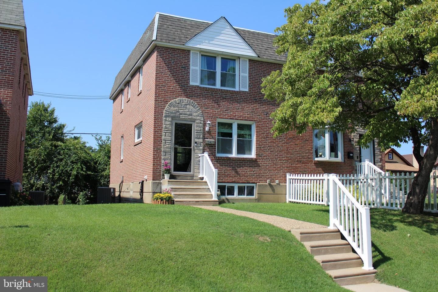 341 Comerford Terrace photo 1