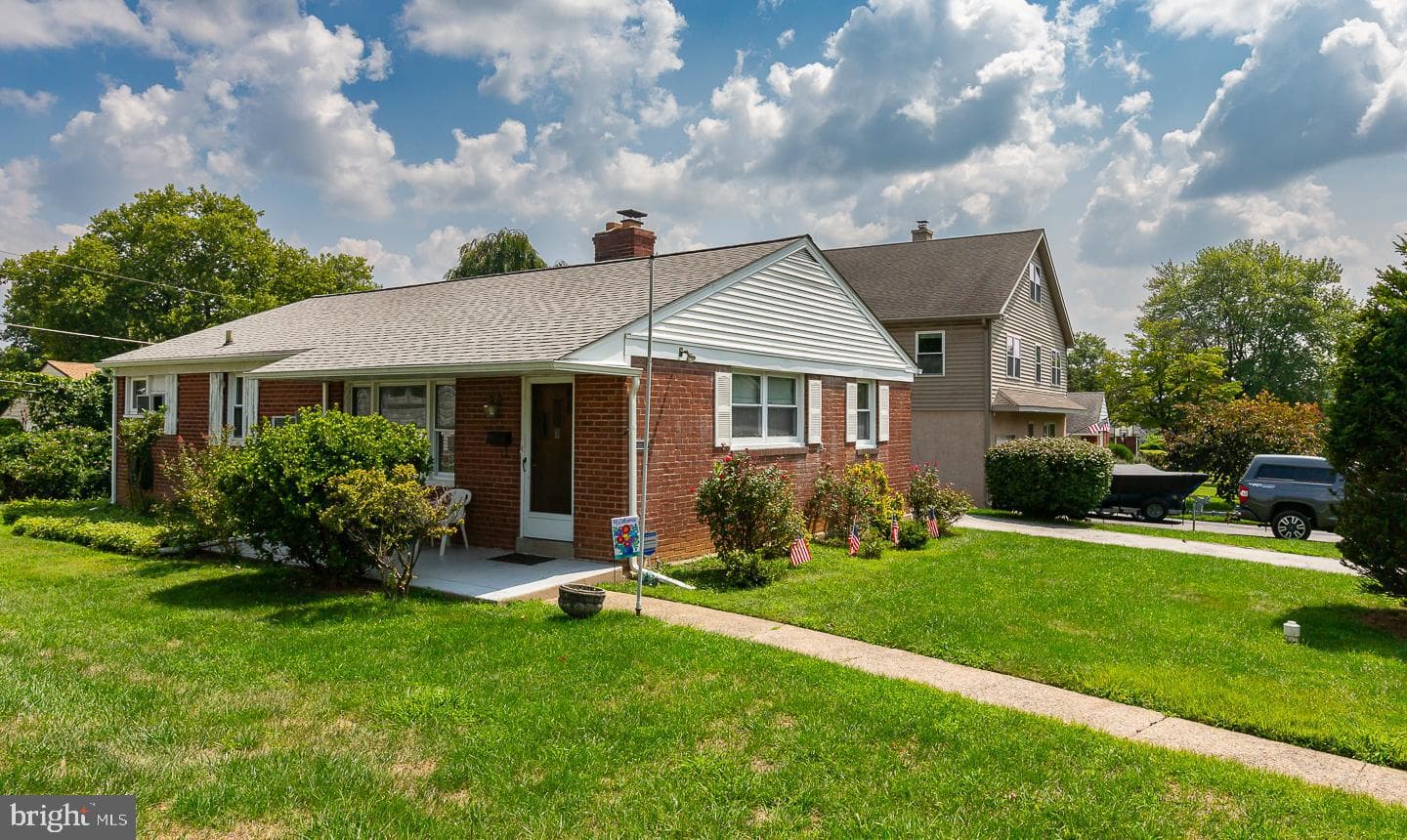 2215 Dickens Lane photo 1
