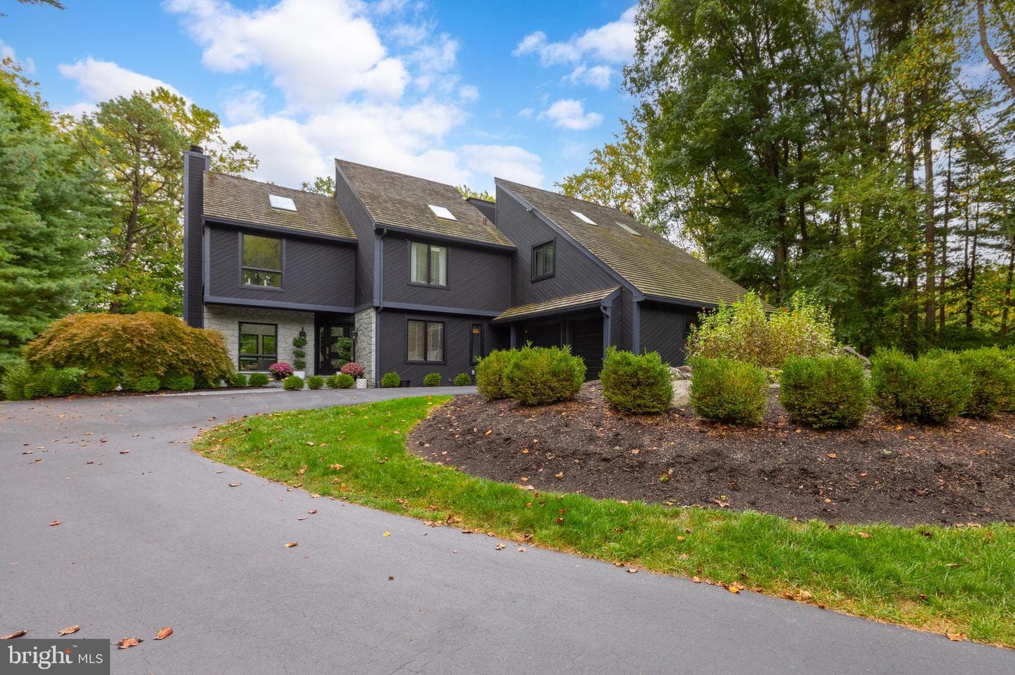 5 Diamond Drive photo 1