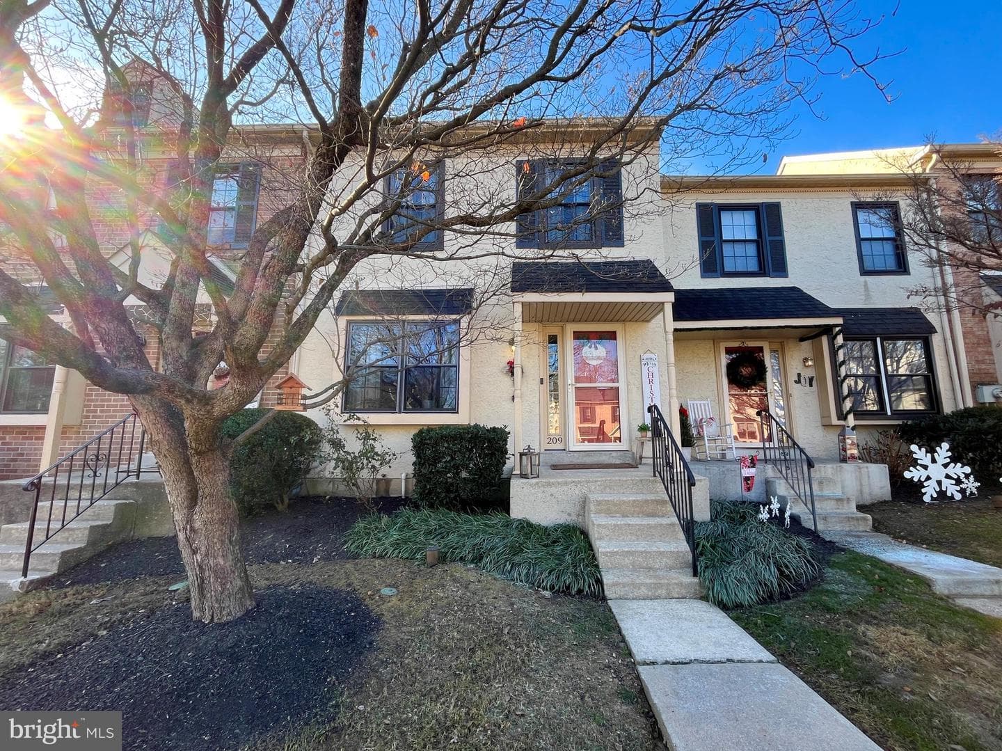 209 Aucott Road photo 1