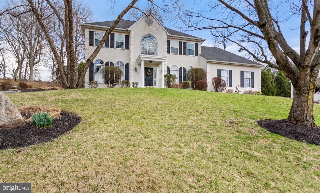 35 Stephen Drive photo 1