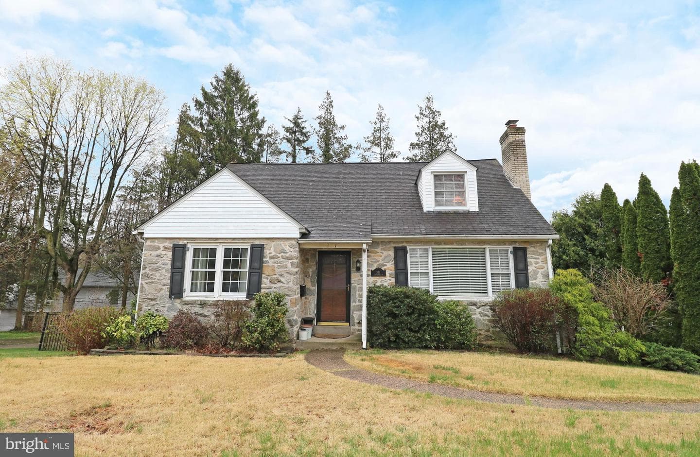371 Southcroft Road photo 1