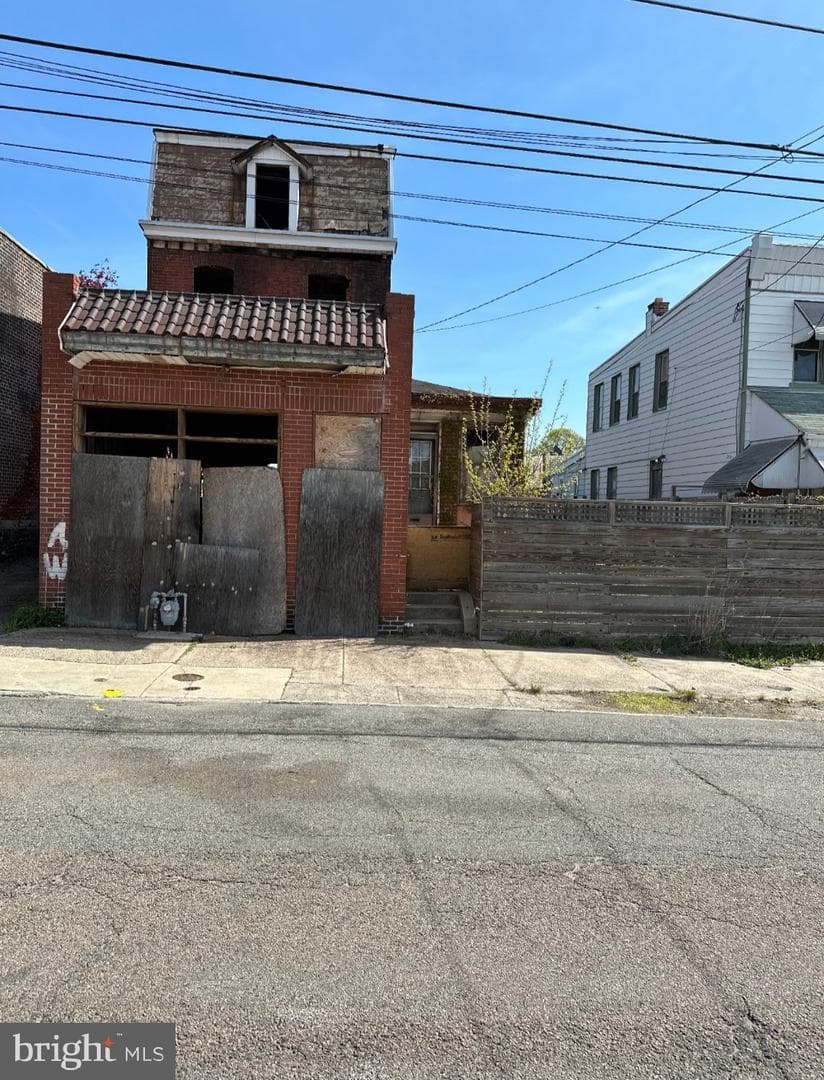 327 Pennell St Alley photo 1