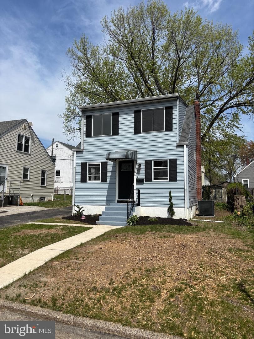 105 Mackenzie Avenue photo 1