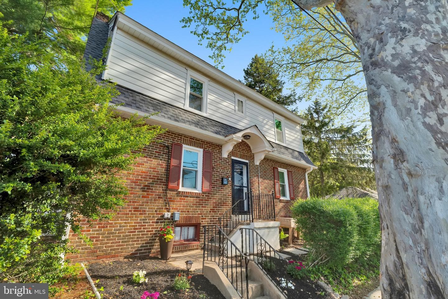 201 E Avon Road photo 1