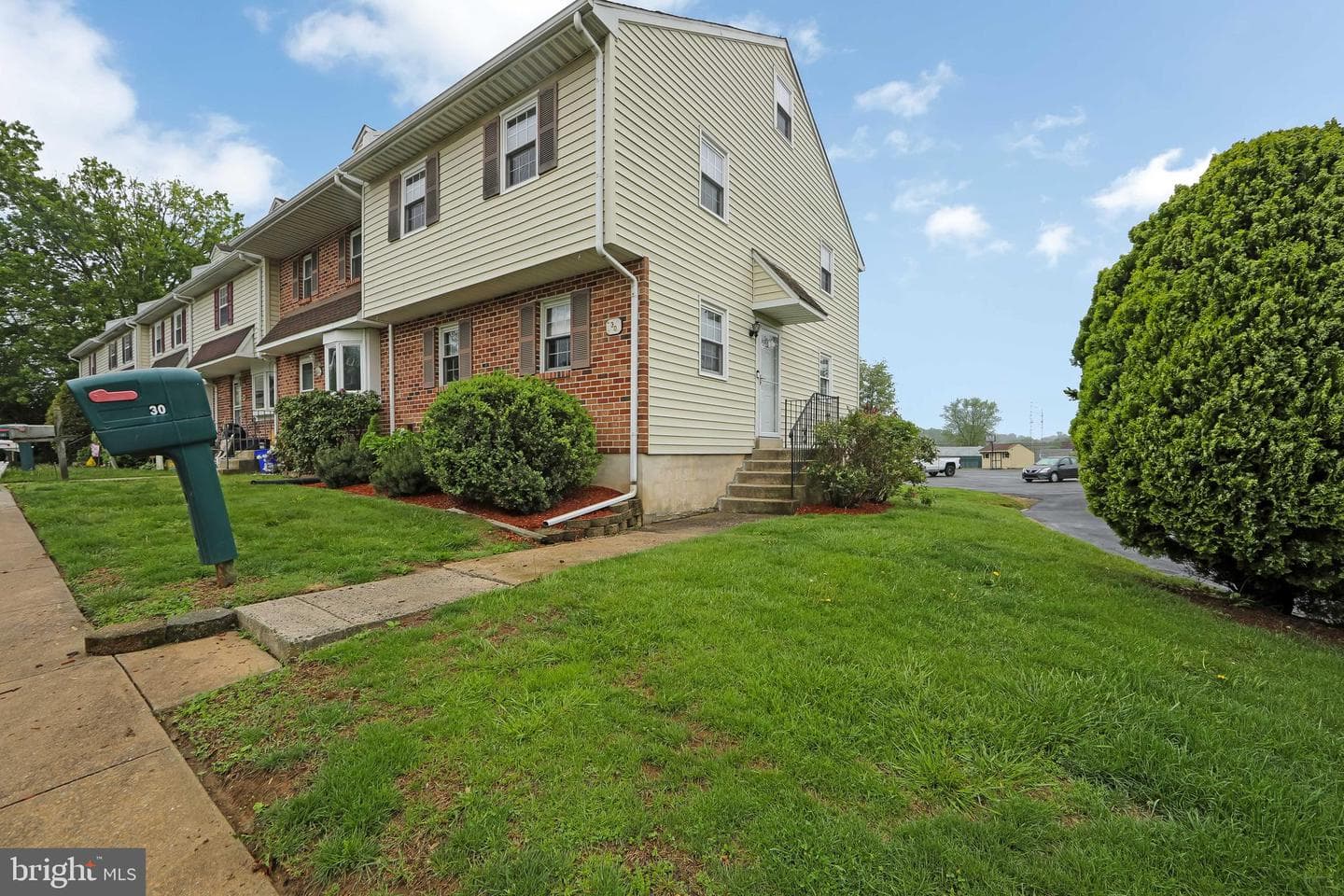 30 Colonial Circle photo 1