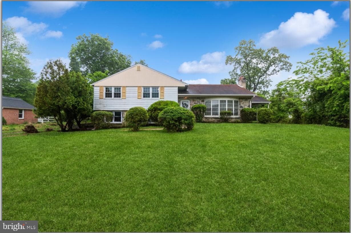 1008 Richmond Road photo 1