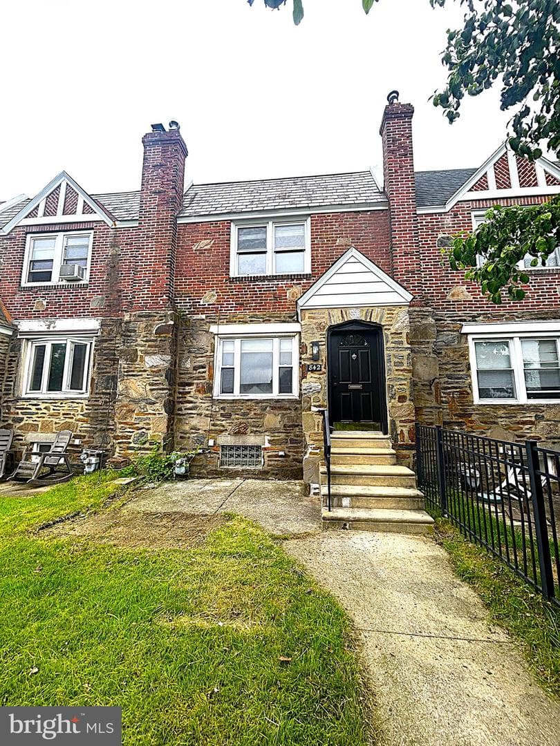 842 Fairfax Road photo 1