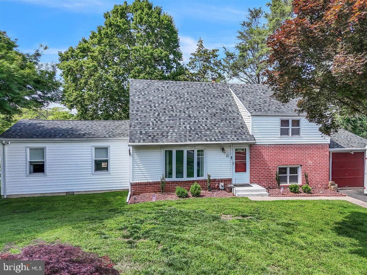 11 Stratford Drive photo 1