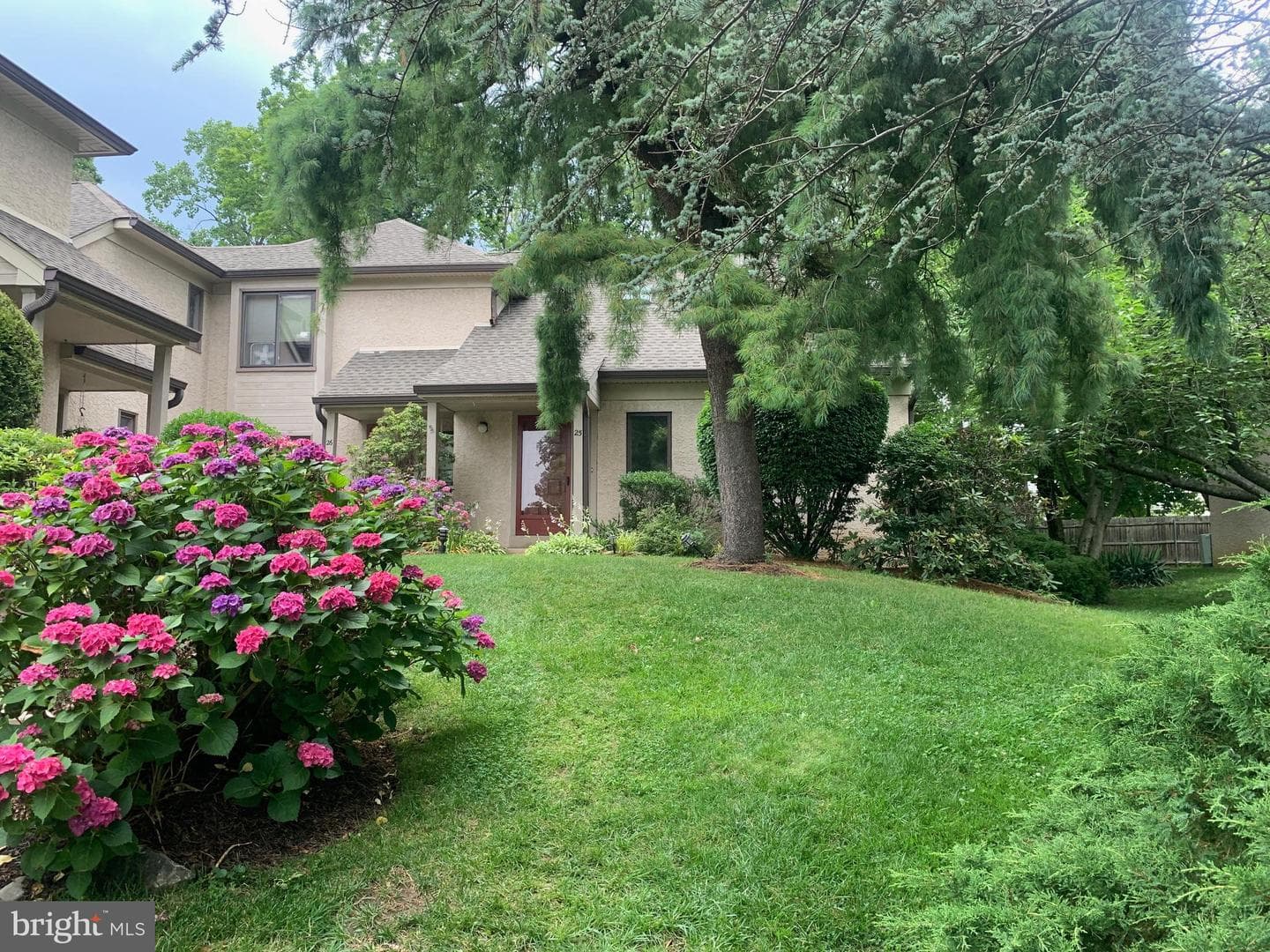 25 Oakmont Place photo 1