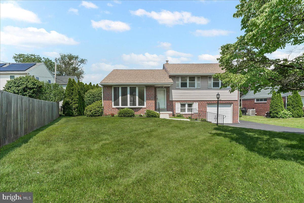 823 Coppock Lane photo 1