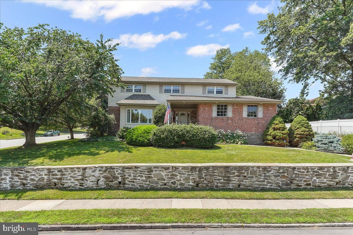 276 Hemlock Lane photo 1