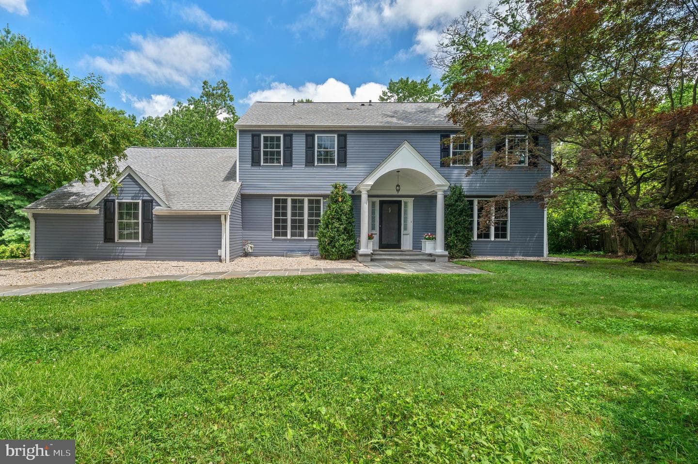 813 Malin Road photo 1
