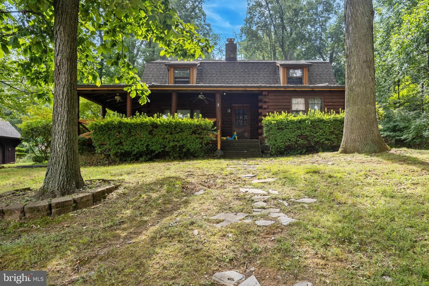 783 Hill Avenue photo 1