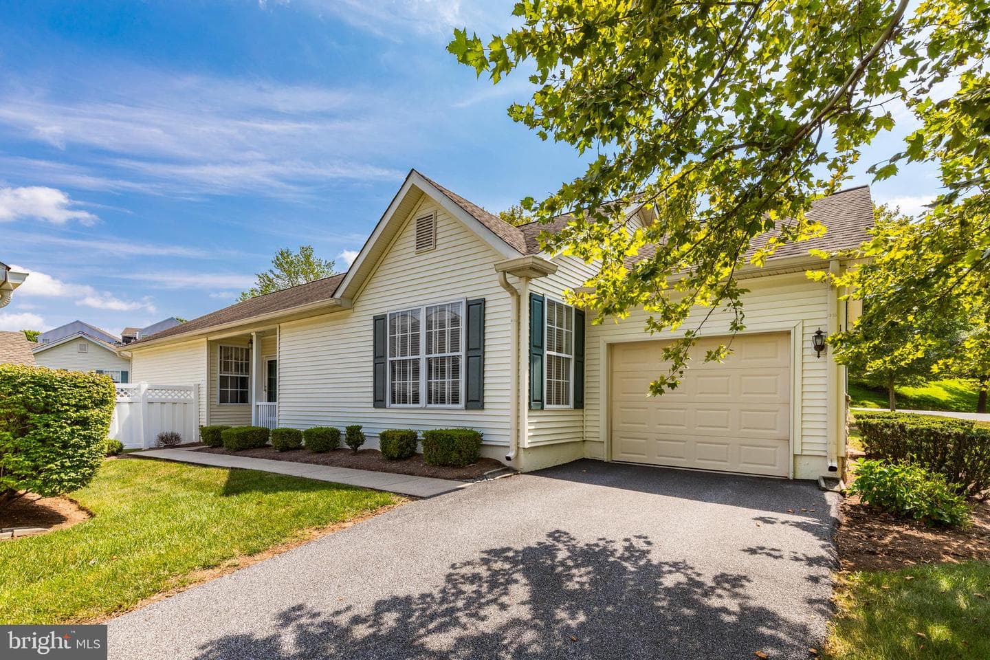 1000 N Phipps Woods Court photo 1