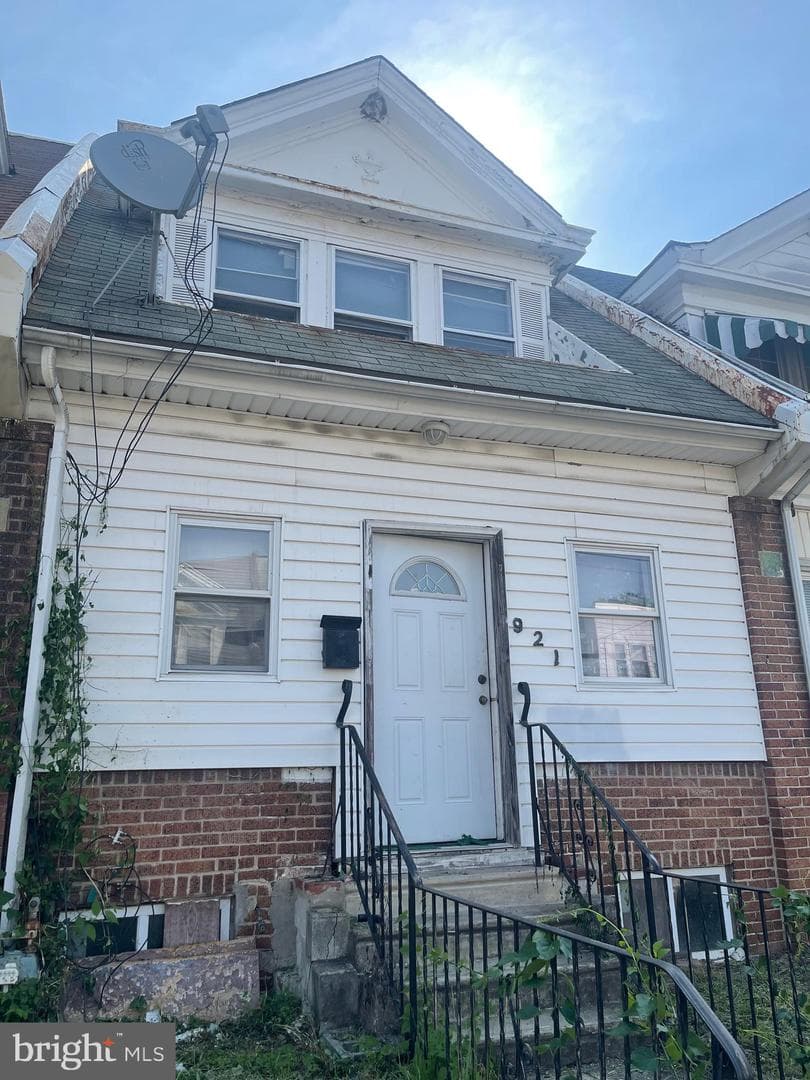921 McDowell Avenue photo 1