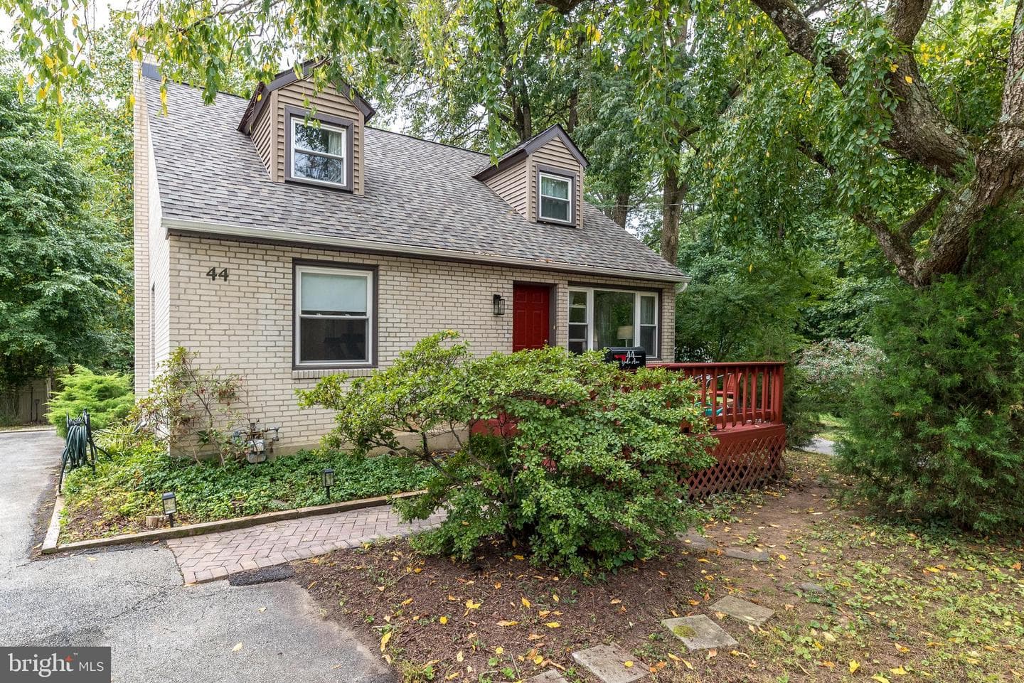 44 Yale Avenue photo 1