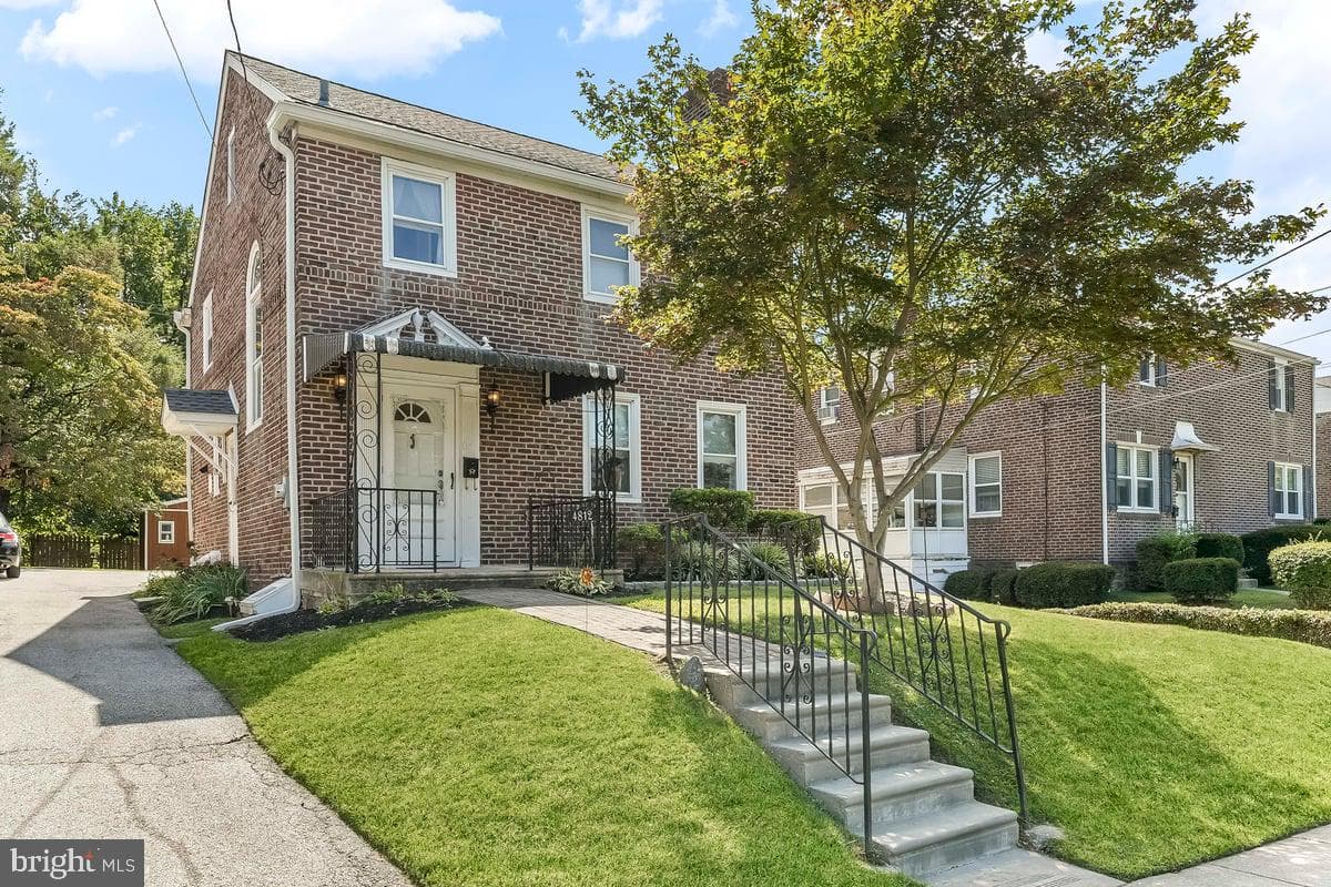 4812 Woodland Avenue photo 1