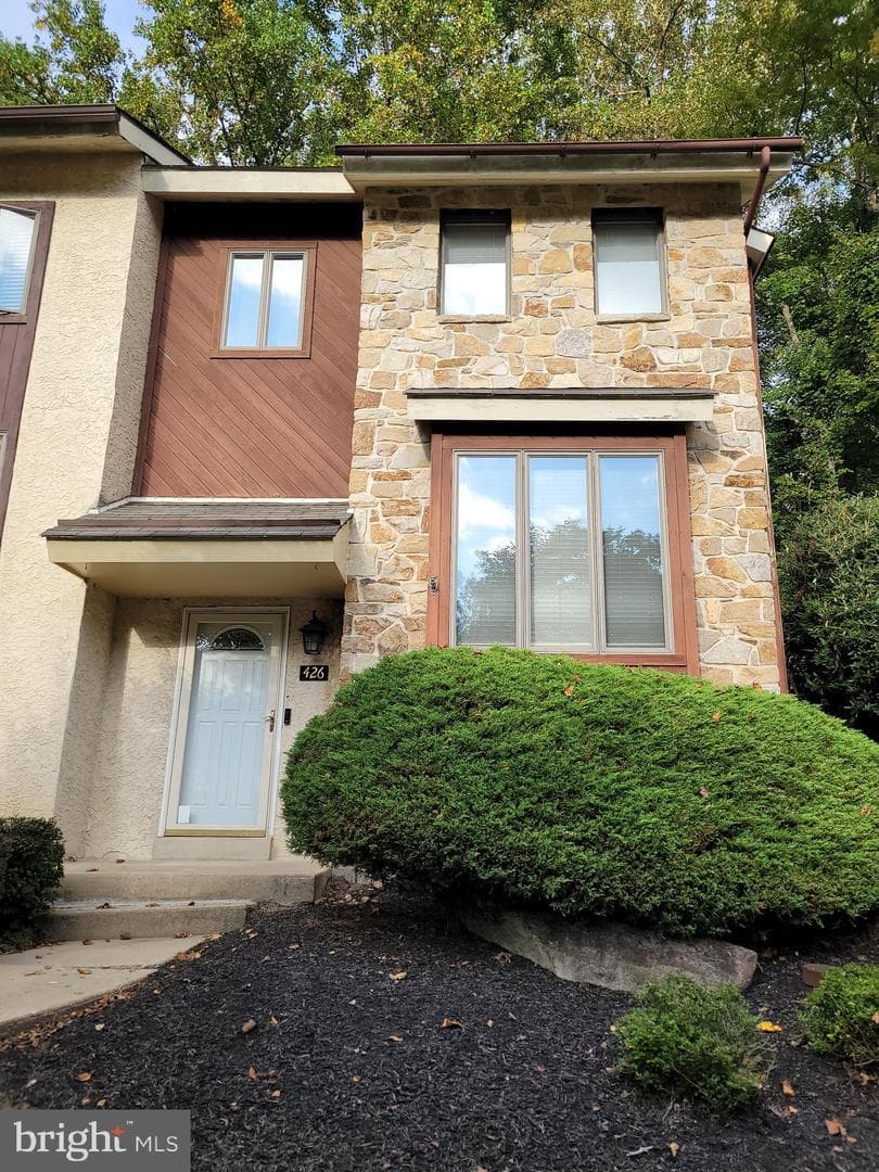 426 Heatherwood Drive photo 1
