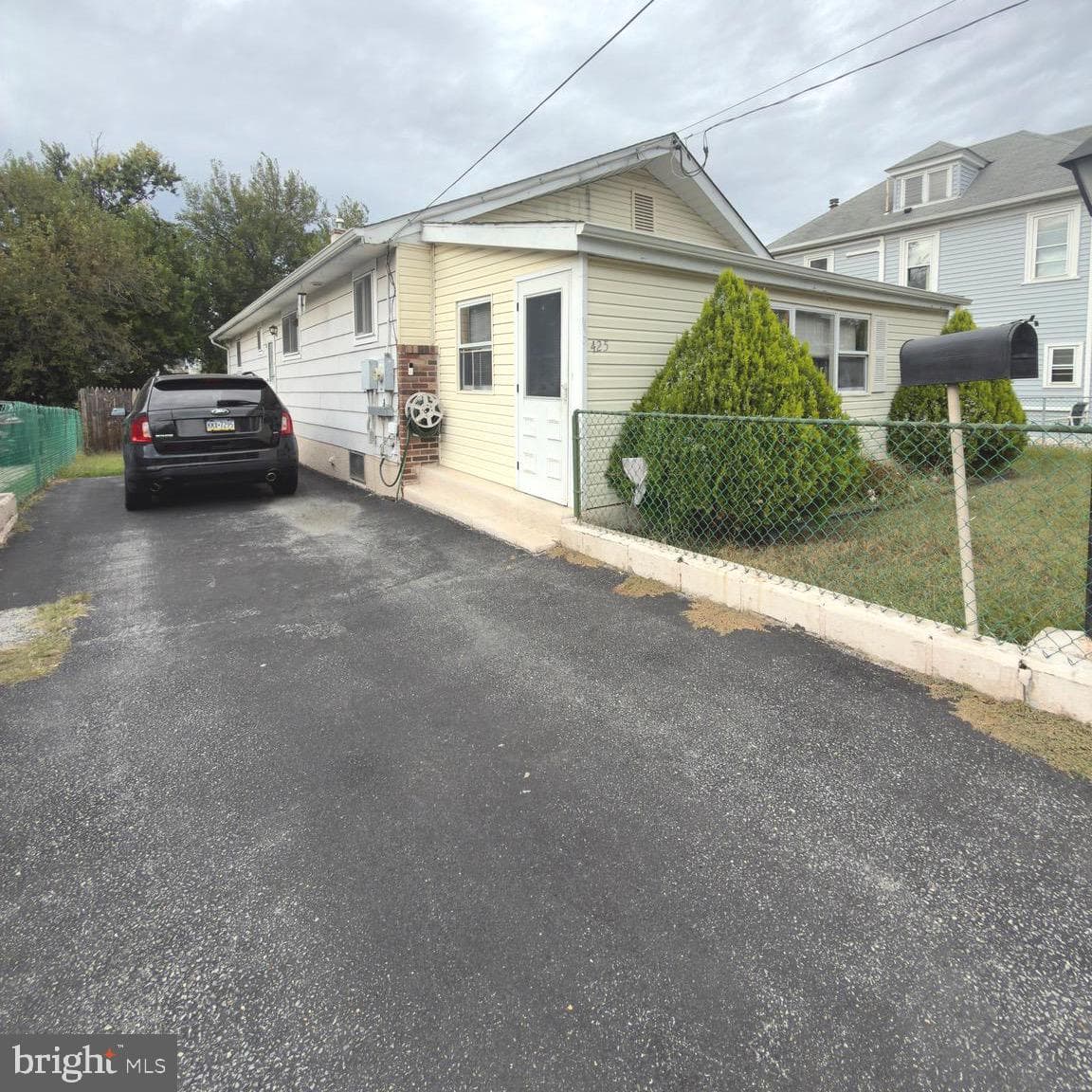 425 Manhattan Street photo 1