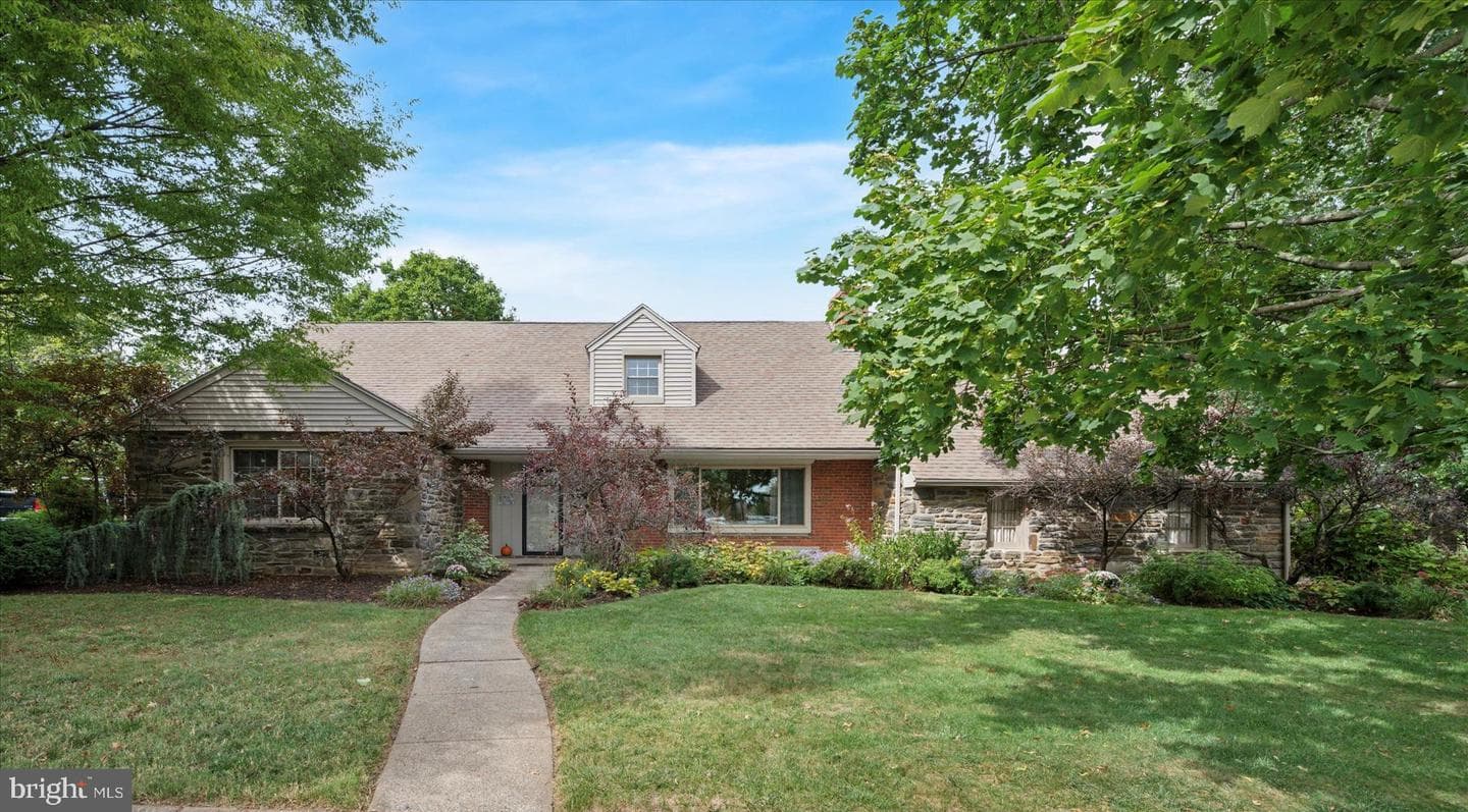 2221 Hillcrest Road photo 1