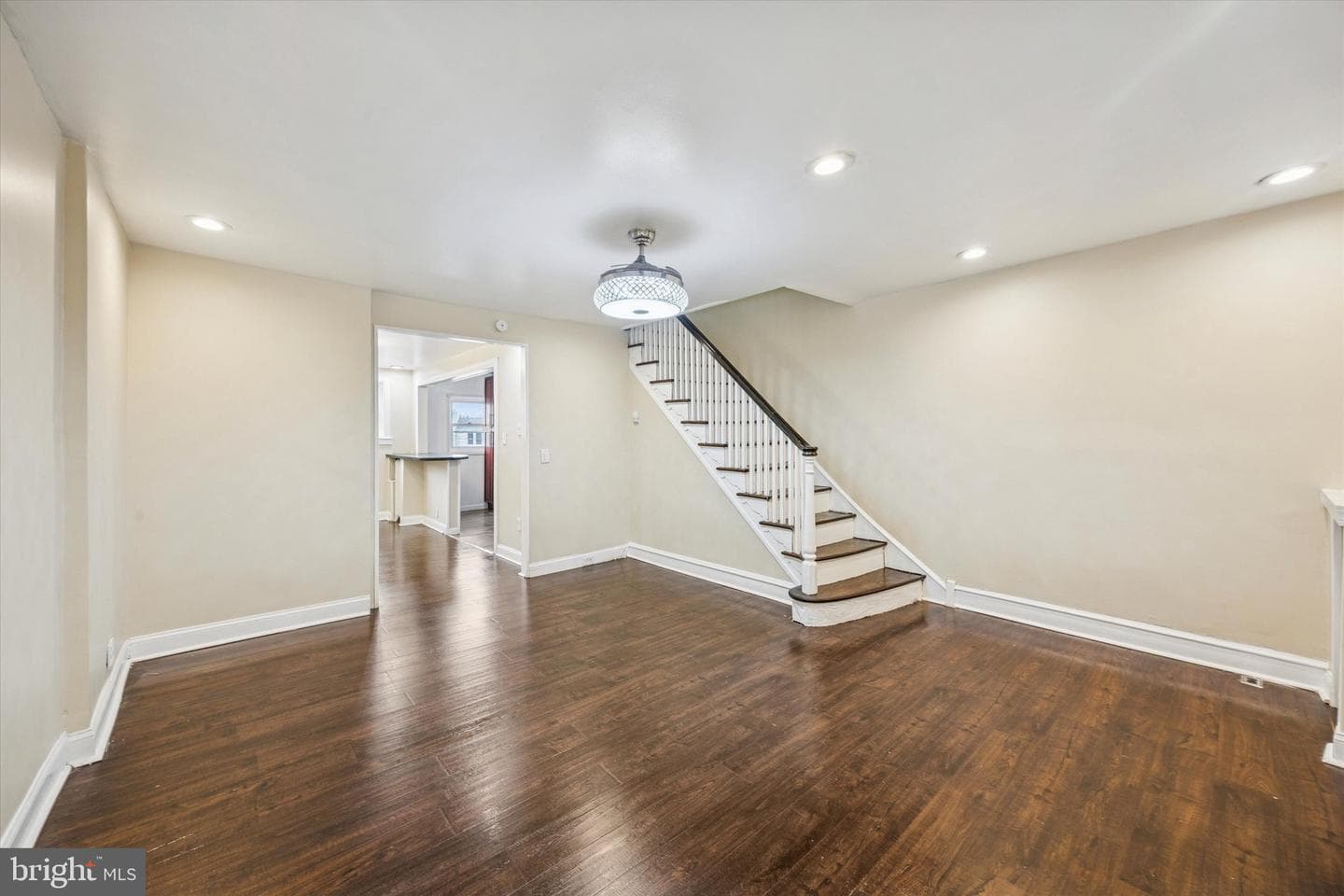 7162 Radbourne Road photo 1