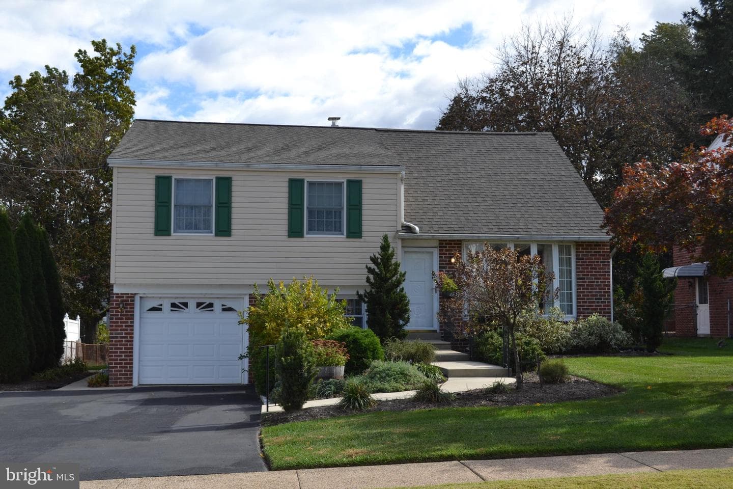 409 Melvin Drive photo 1