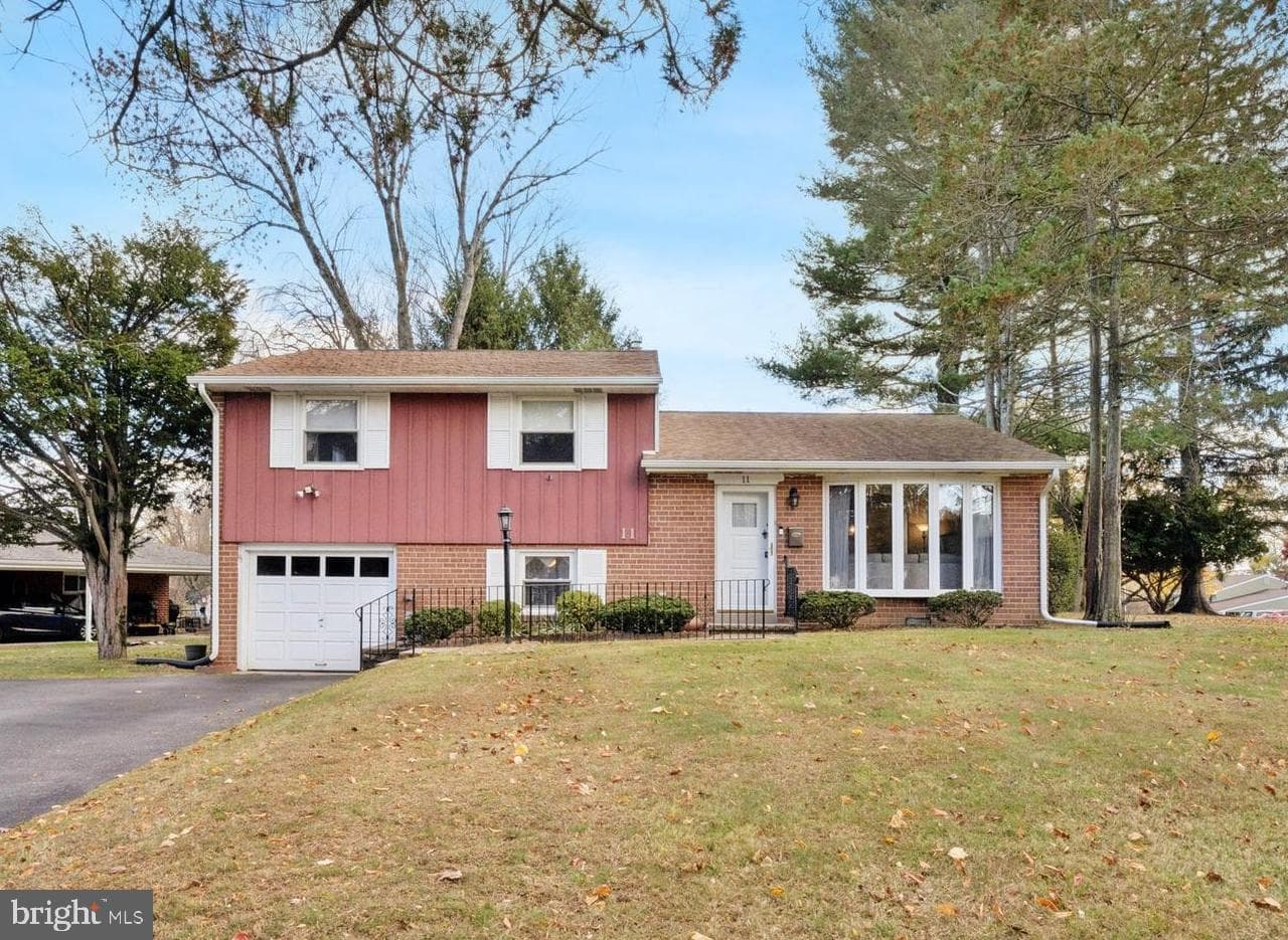 11 Linden Drive photo 1