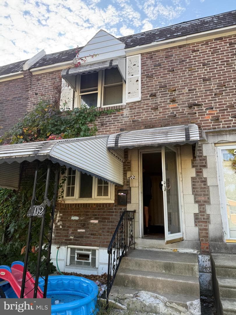 402 Rively Avenue photo 1