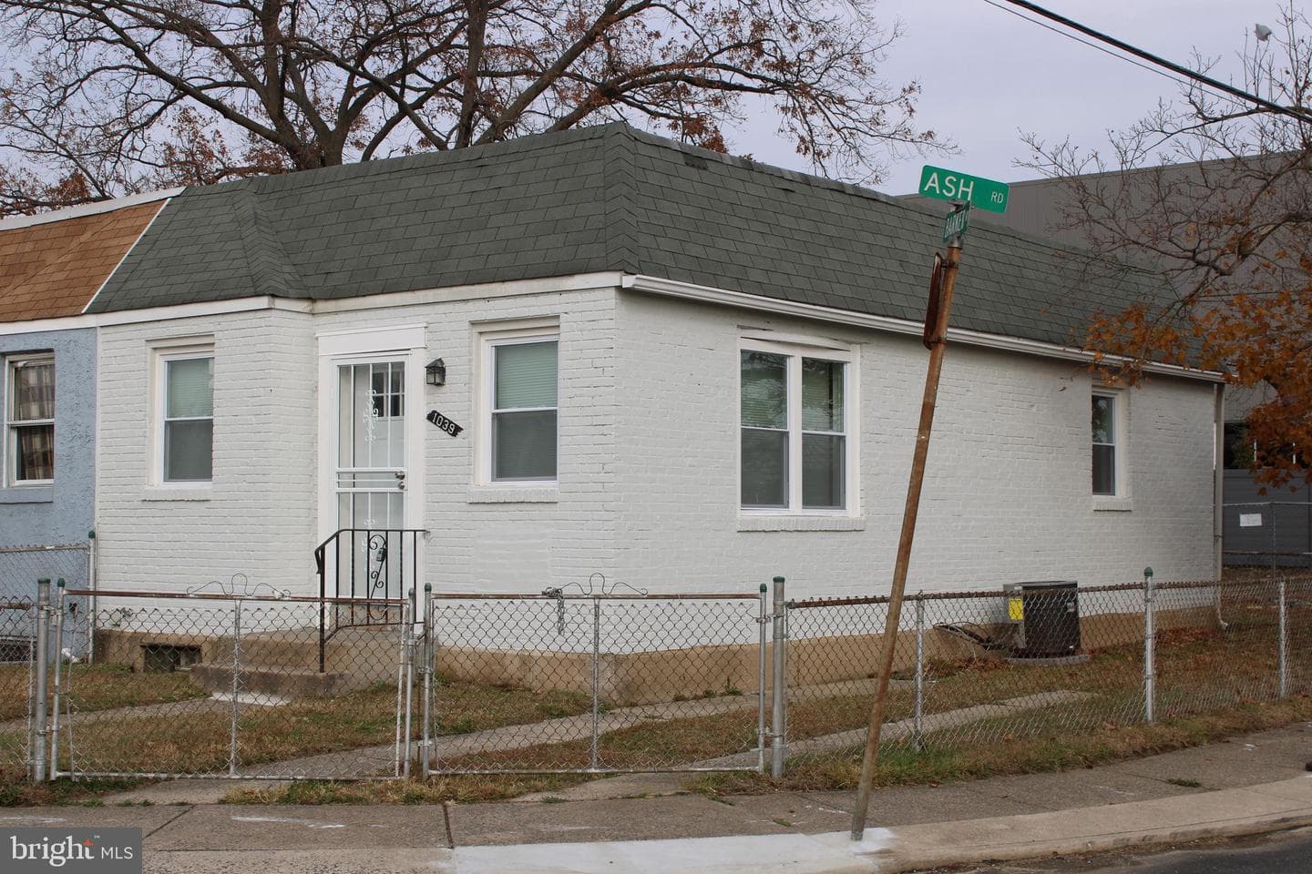 1039 Barker Road photo 1