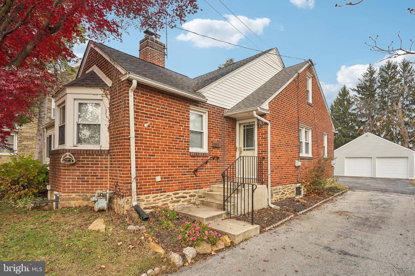 203 S Oak Avenue photo 1