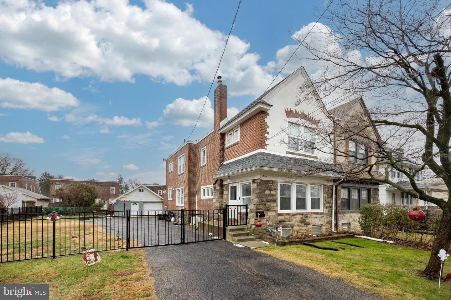 259 Powell Road photo 1