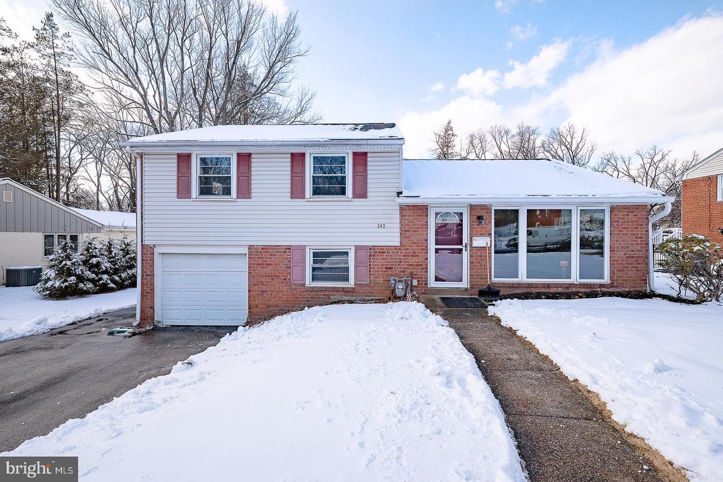 242 Lewis Road photo 1