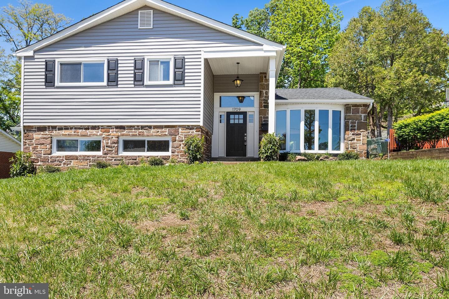 1709 Marilyn Drive photo 1