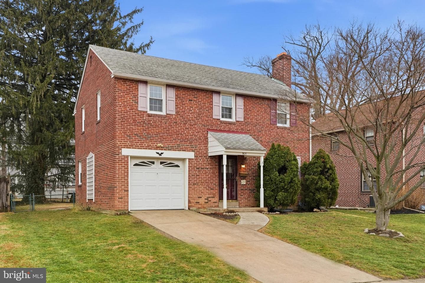 905 Addingham Avenue photo 1