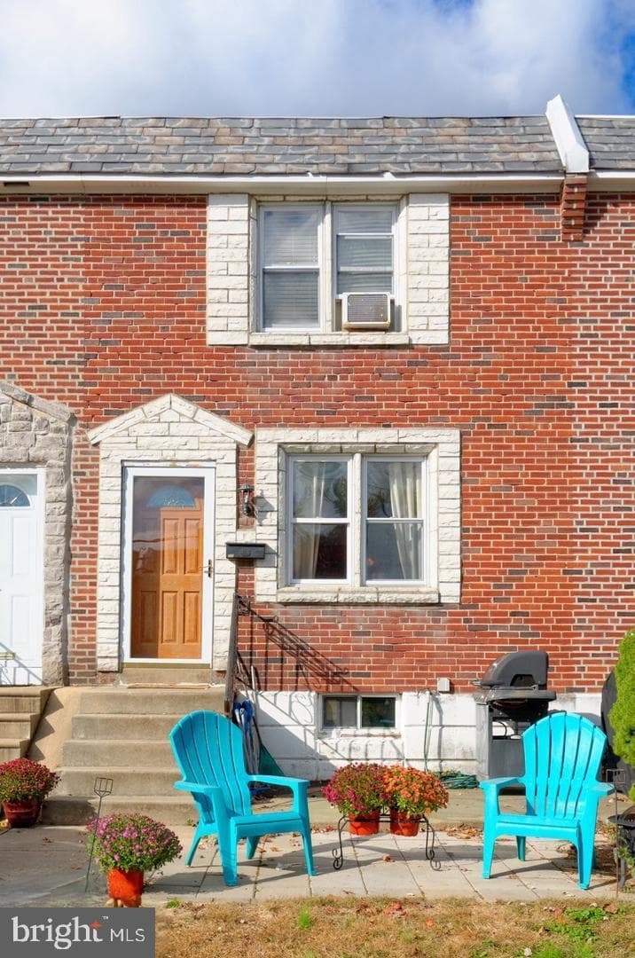 2355 Bond Avenue photo 1