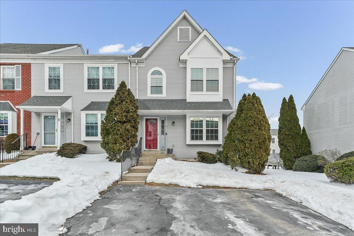 8 Eusden Drive photo 1