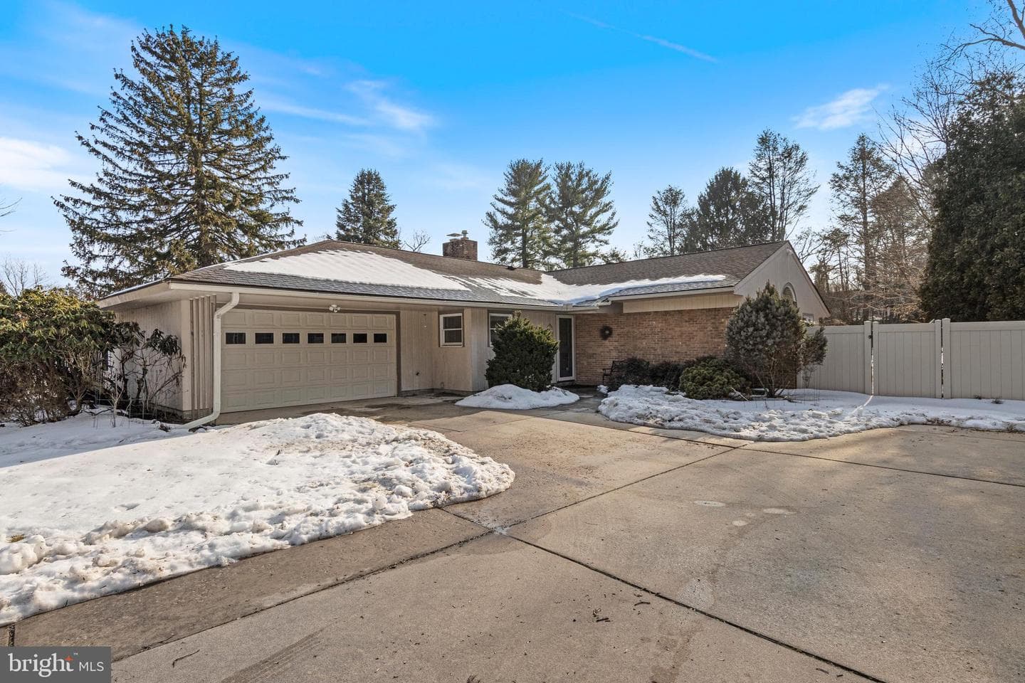 905 Heathdale Lane photo 1