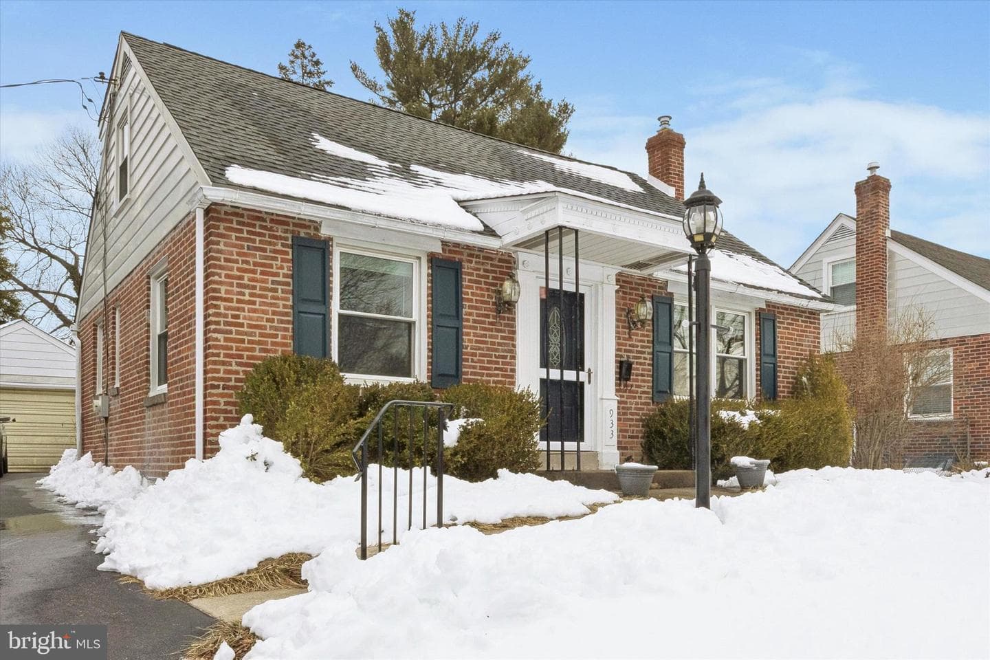 933 Greenbriar Lane photo 1