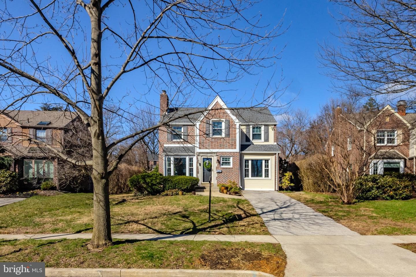 1628 Surrey Lane photo 1