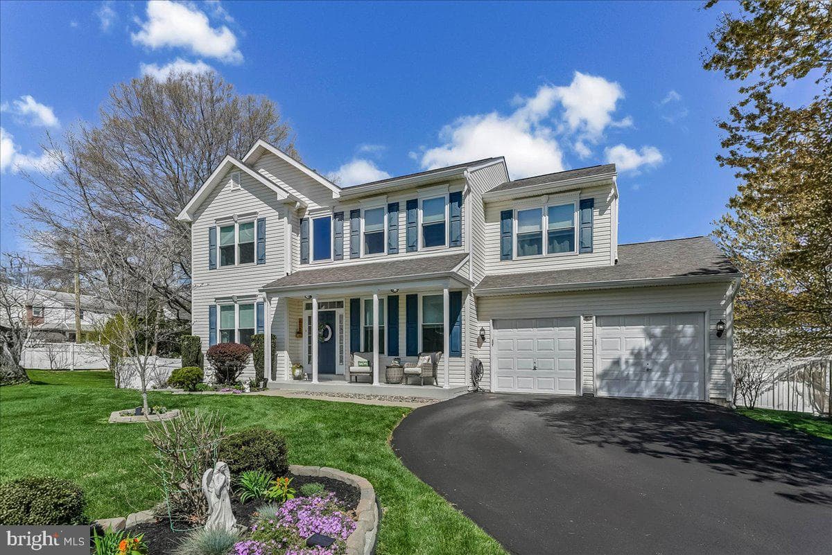 605 Barclay Circle photo 1