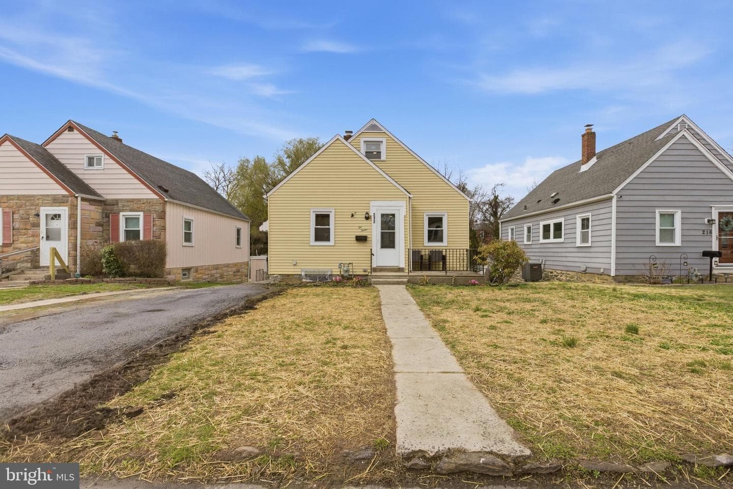 212 Mackenzie Avenue photo 1