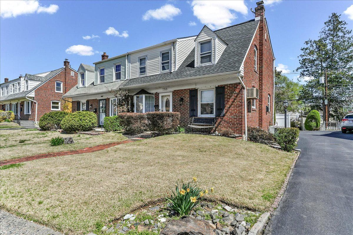 755 Braxton Road photo 1