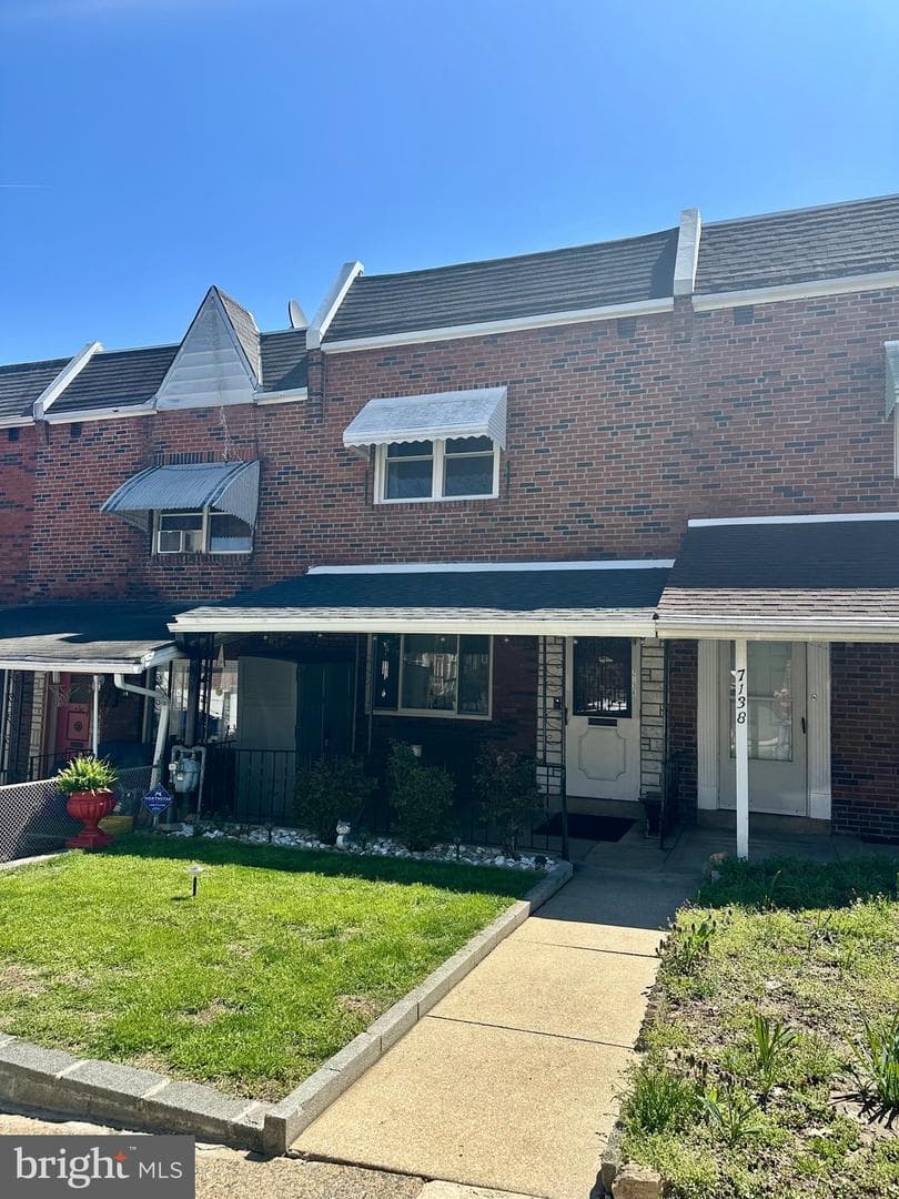 7136 Pine Street photo 1