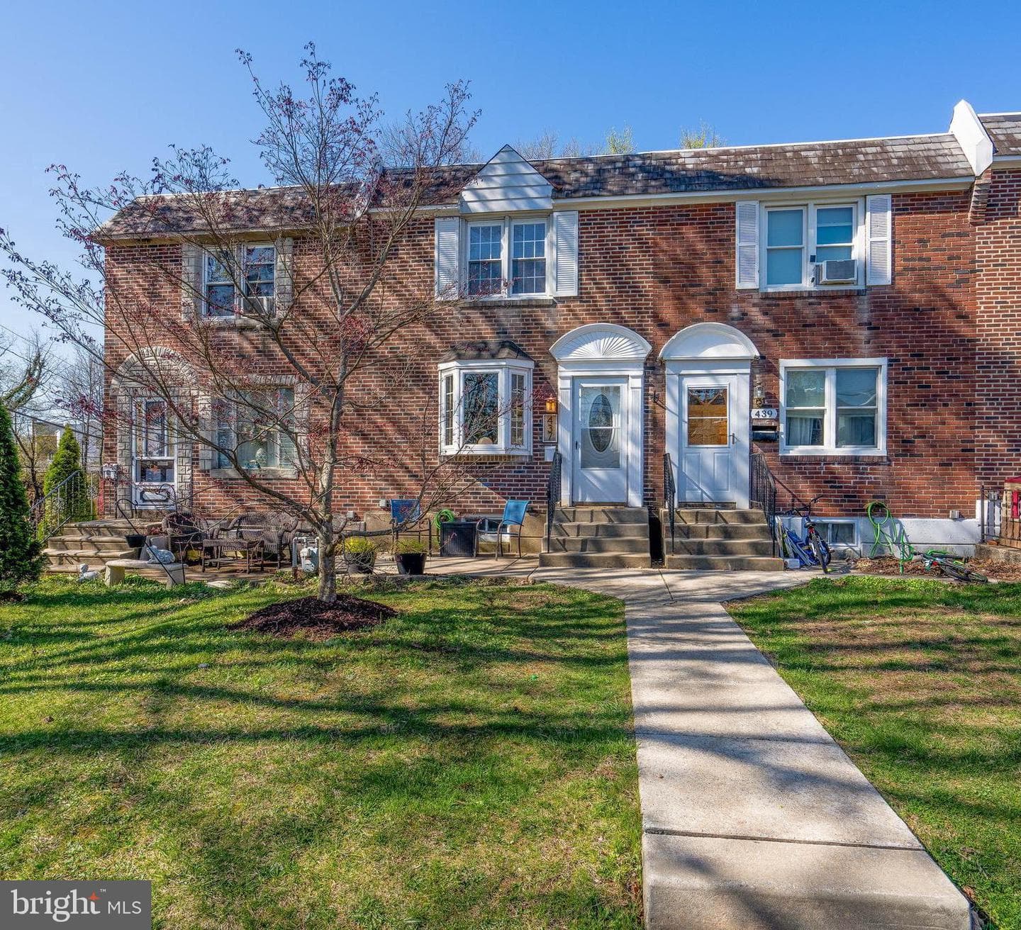 437 Park Drive photo 1