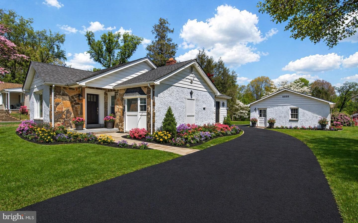 1018 Valleybrook Road photo 1
