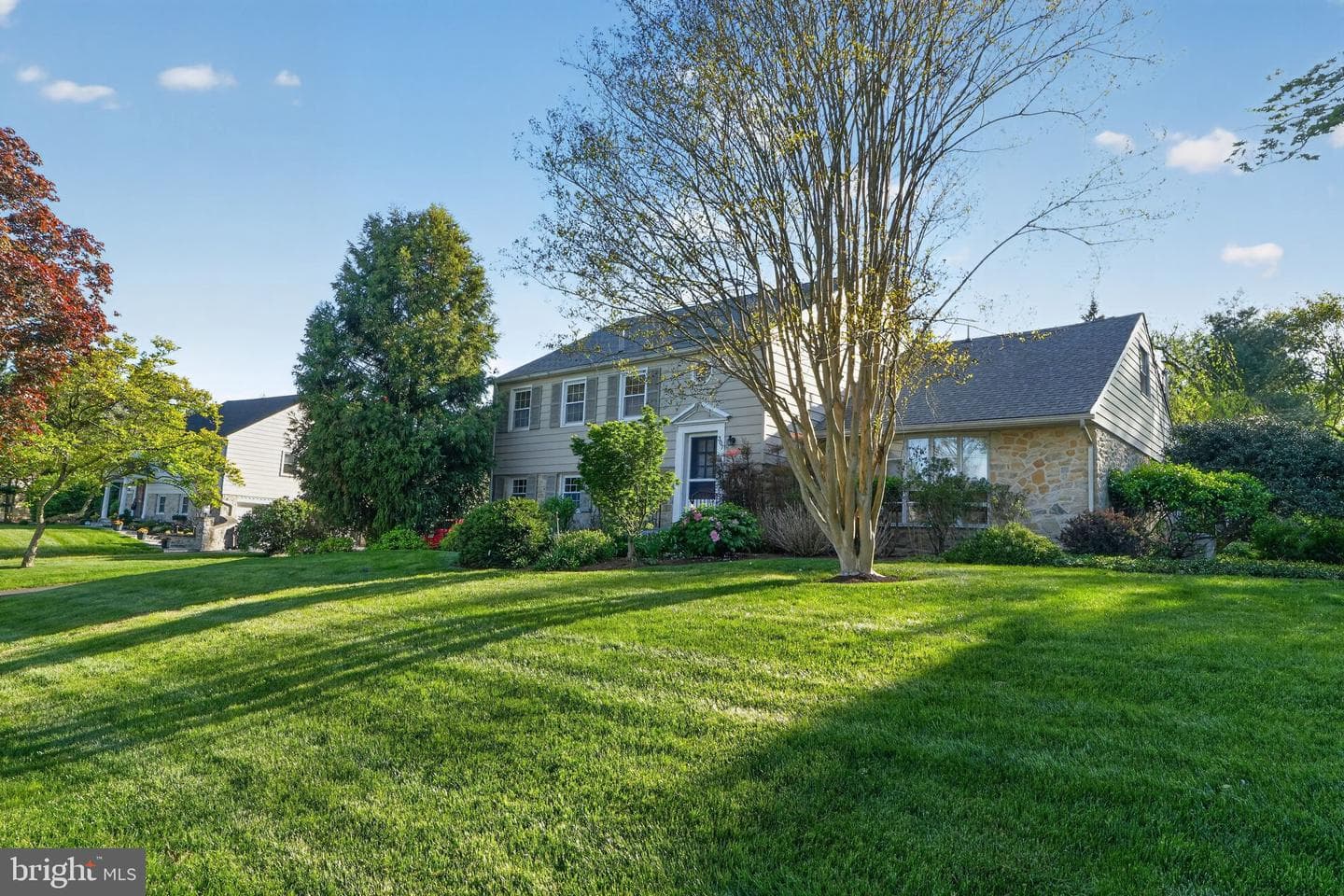 307 Colonial Drive photo 1
