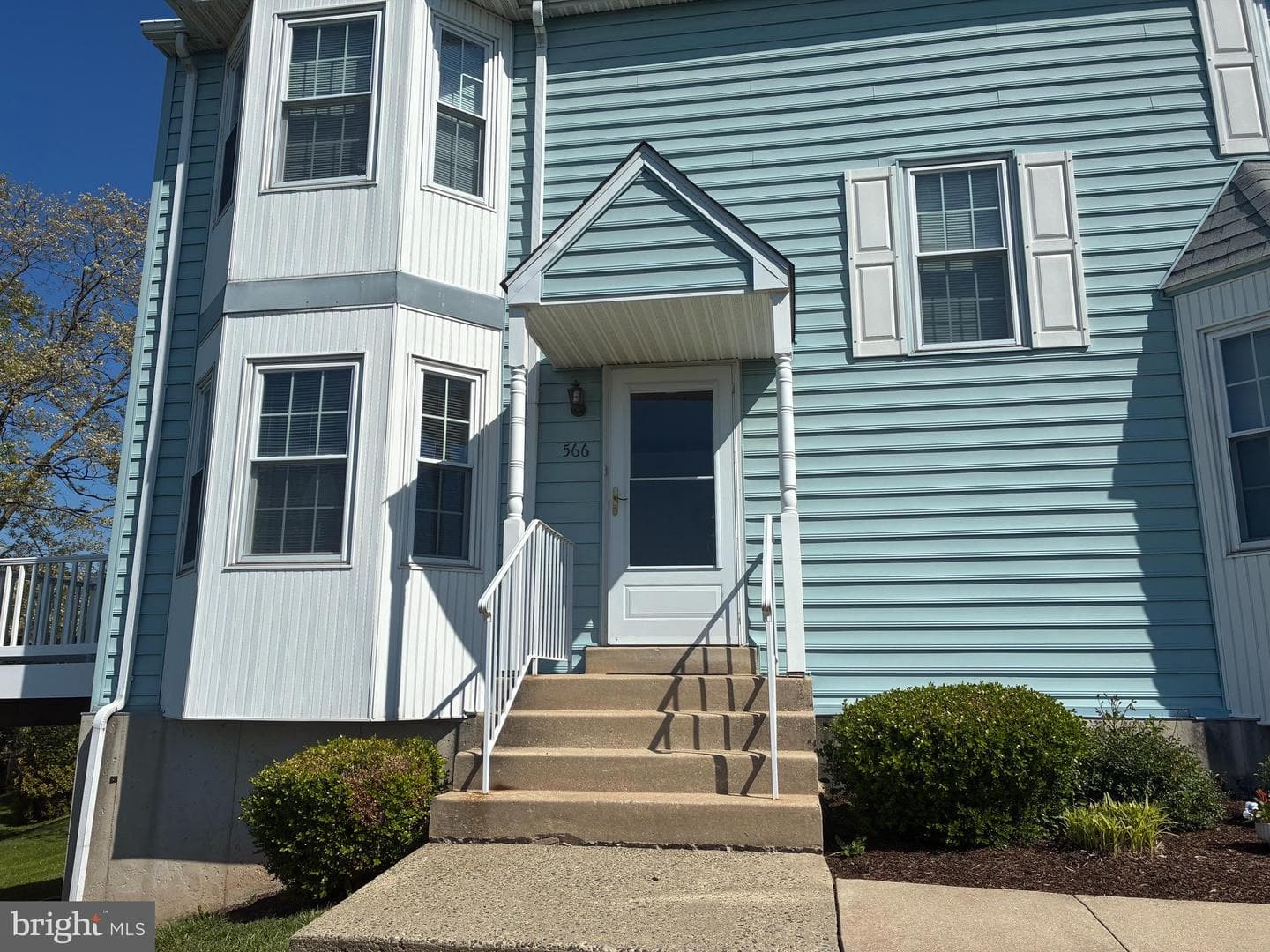 566 Applewood Court