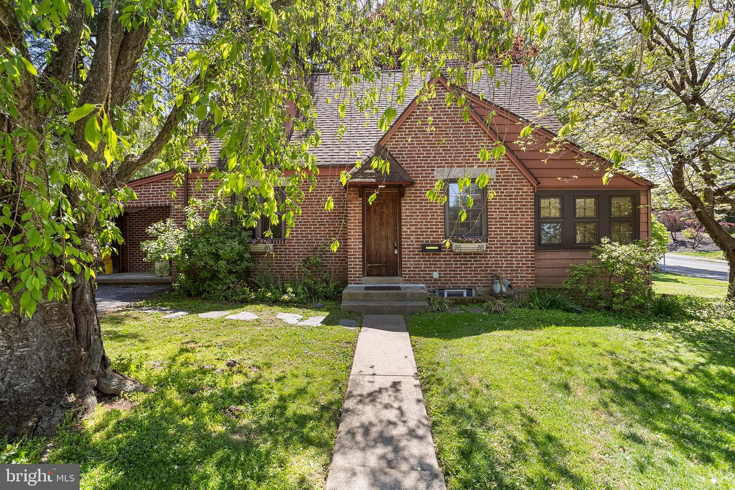 217 E Thomson Avenue photo 1