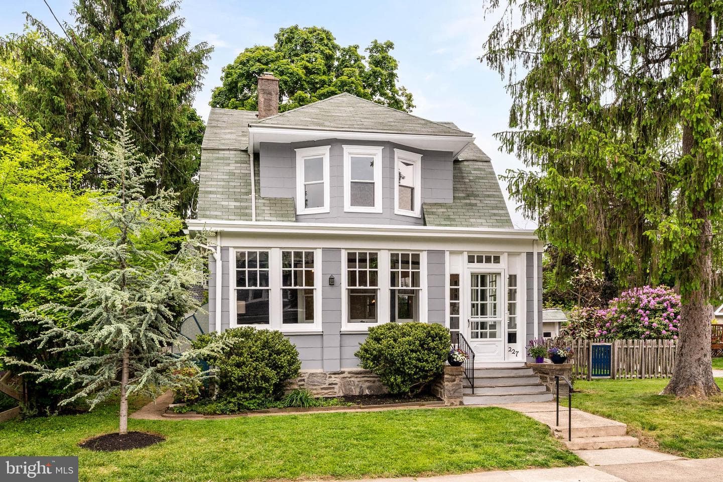 1227 Manor Road photo 1